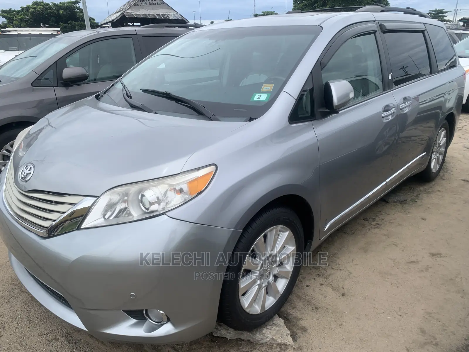 Toyota Sienna XLE AWD 7-Passenger 2013 Gray