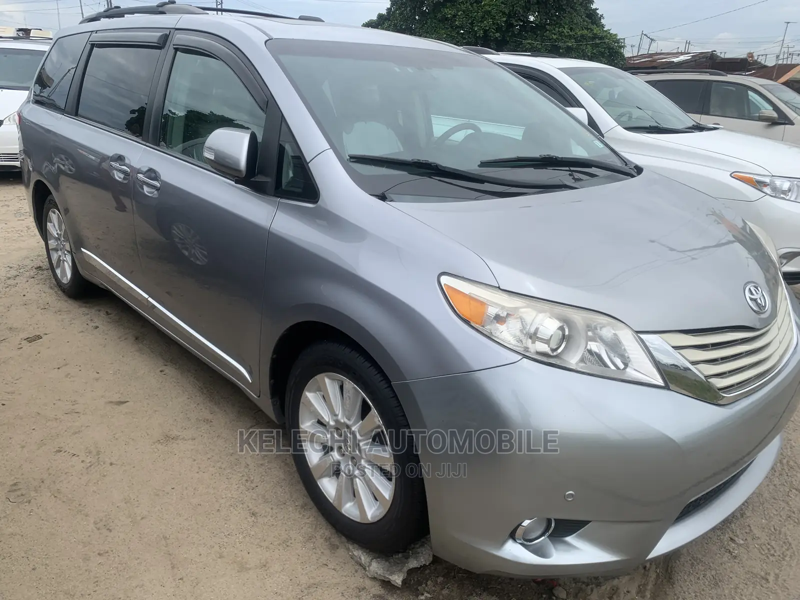Toyota Sienna XLE AWD 7-Passenger 2013 Gray
