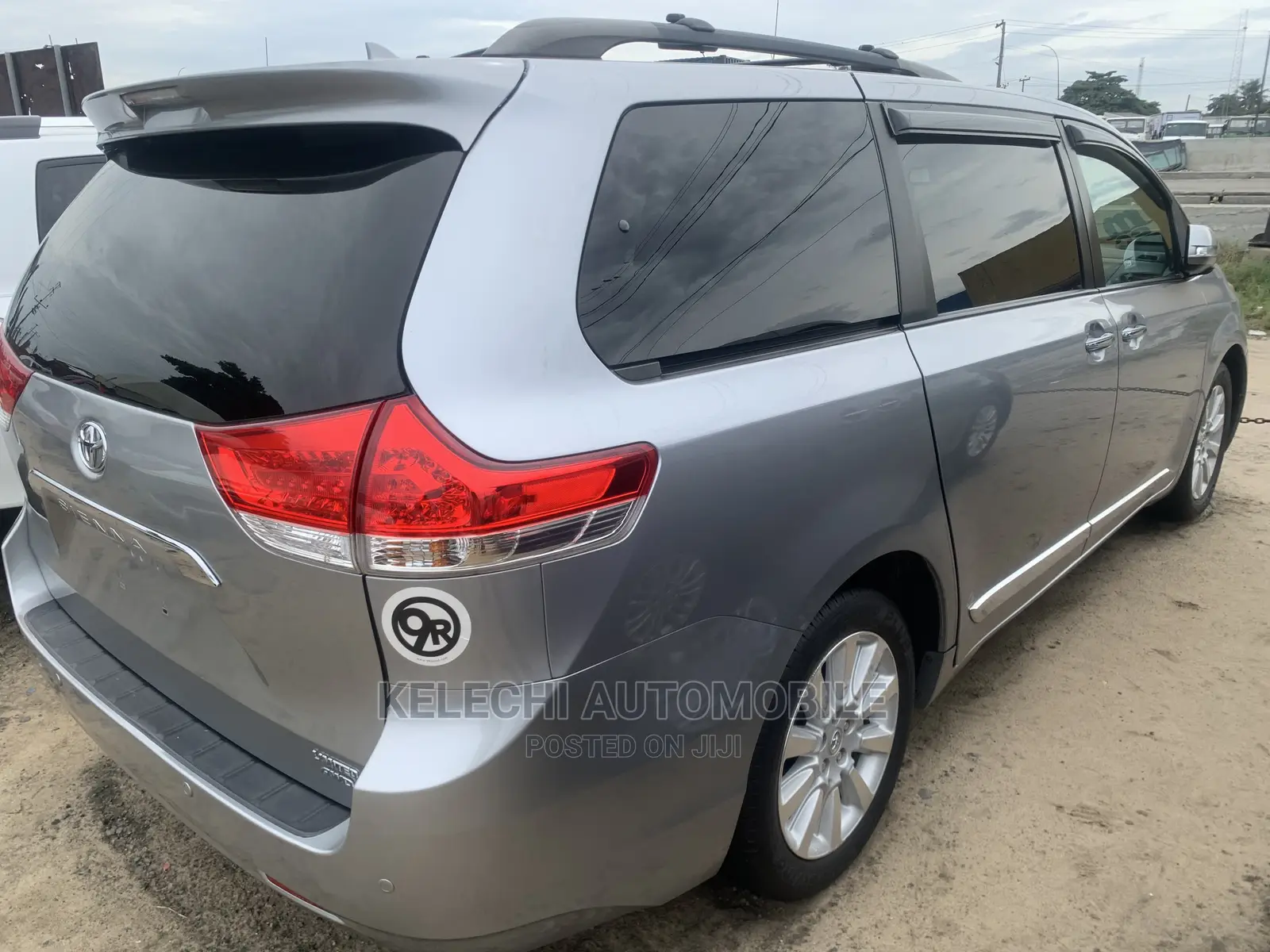 Toyota Sienna XLE AWD 7-Passenger 2013 Gray