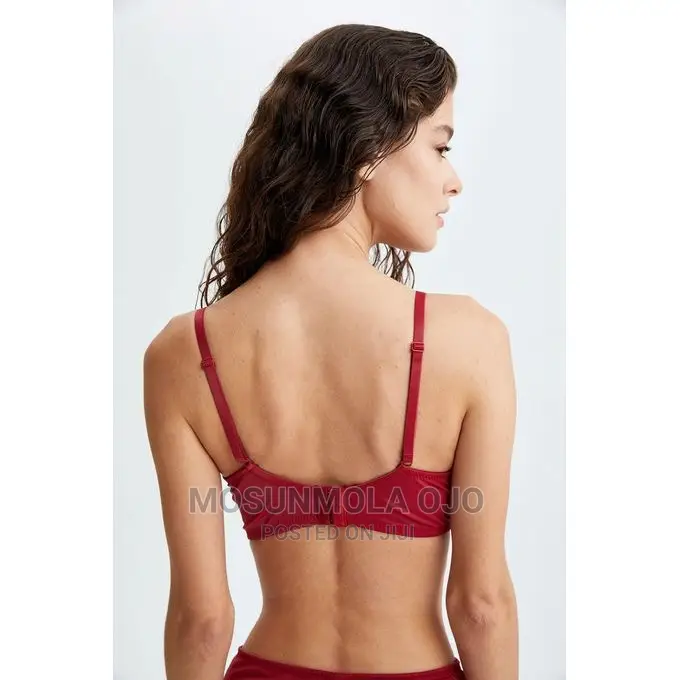 Women Glossy Cup Lace Front Closure Bra With Push Up