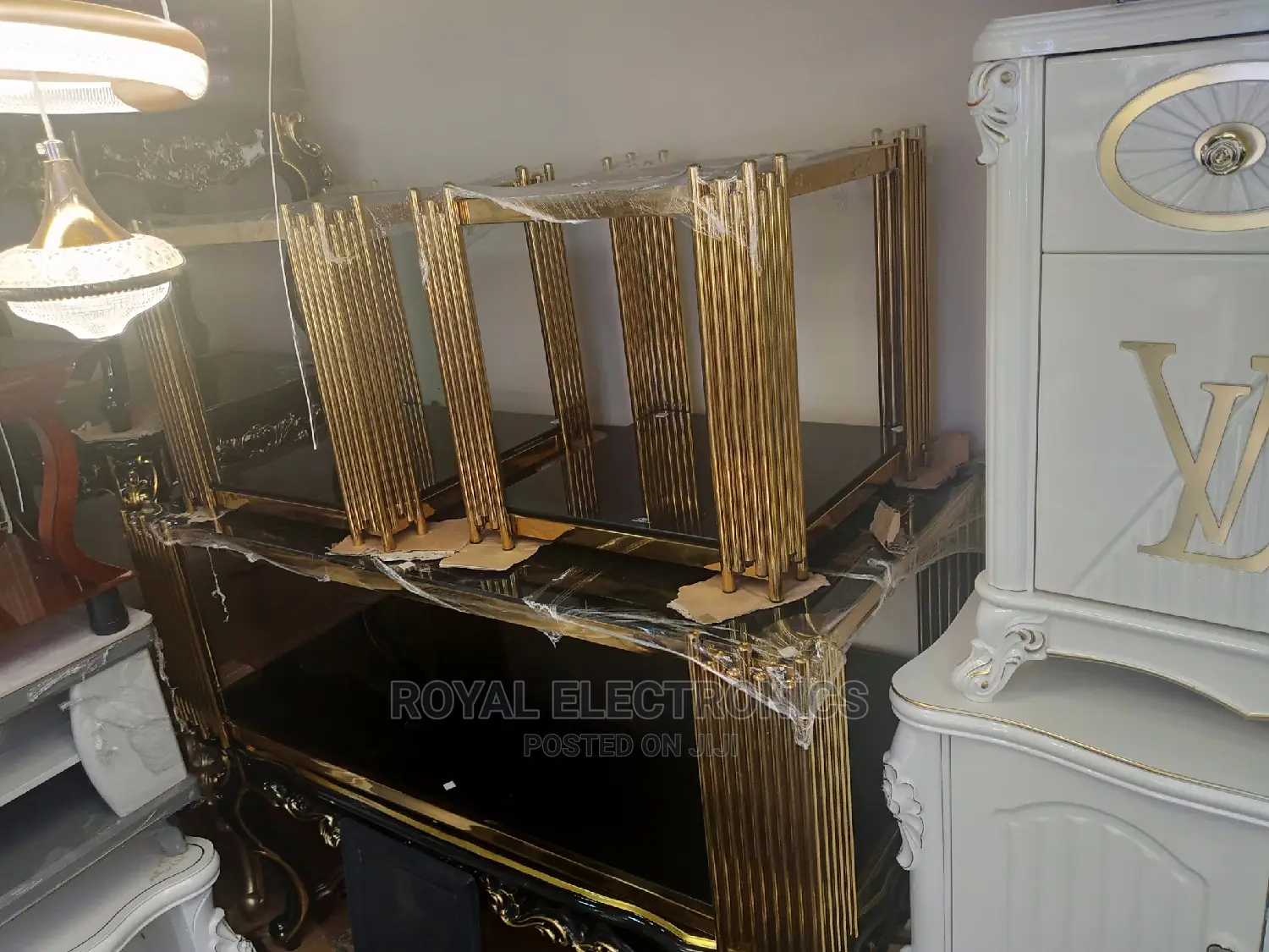 Great Quality Golden Metal Center Table With 2 Side Stool