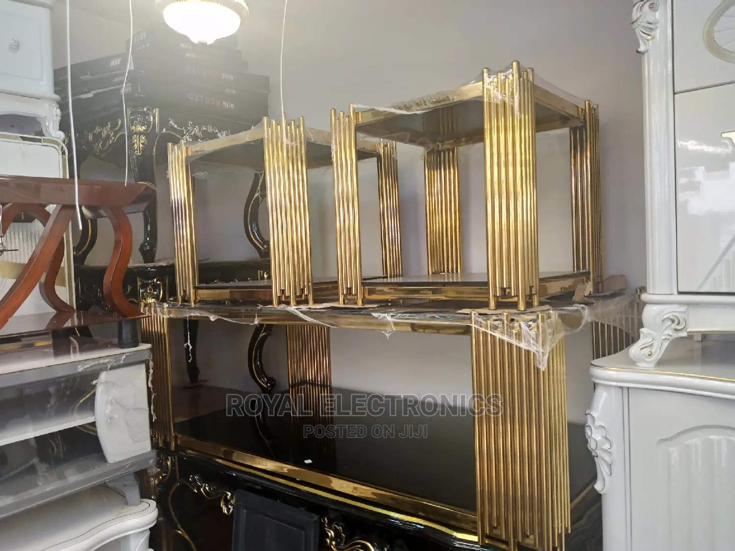 Best Quality Golden Metal Center Table With 2 Side Stool