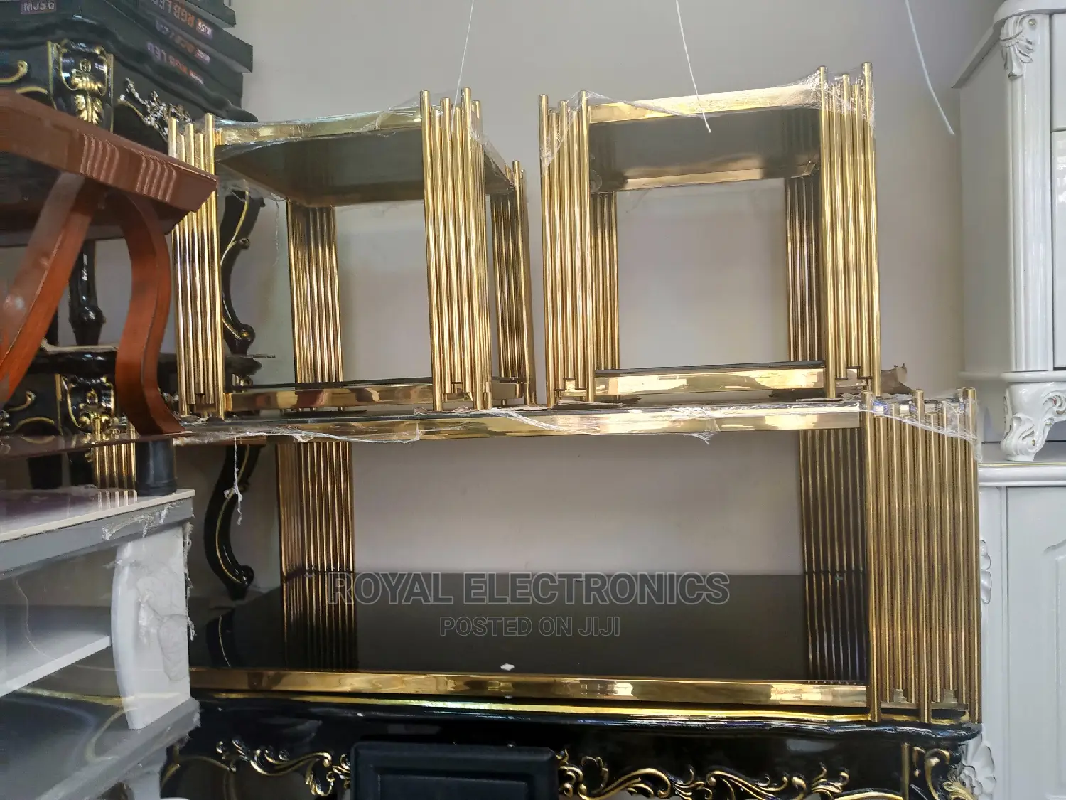 High Quality Golden Metal Center Table With 2 Side Stool