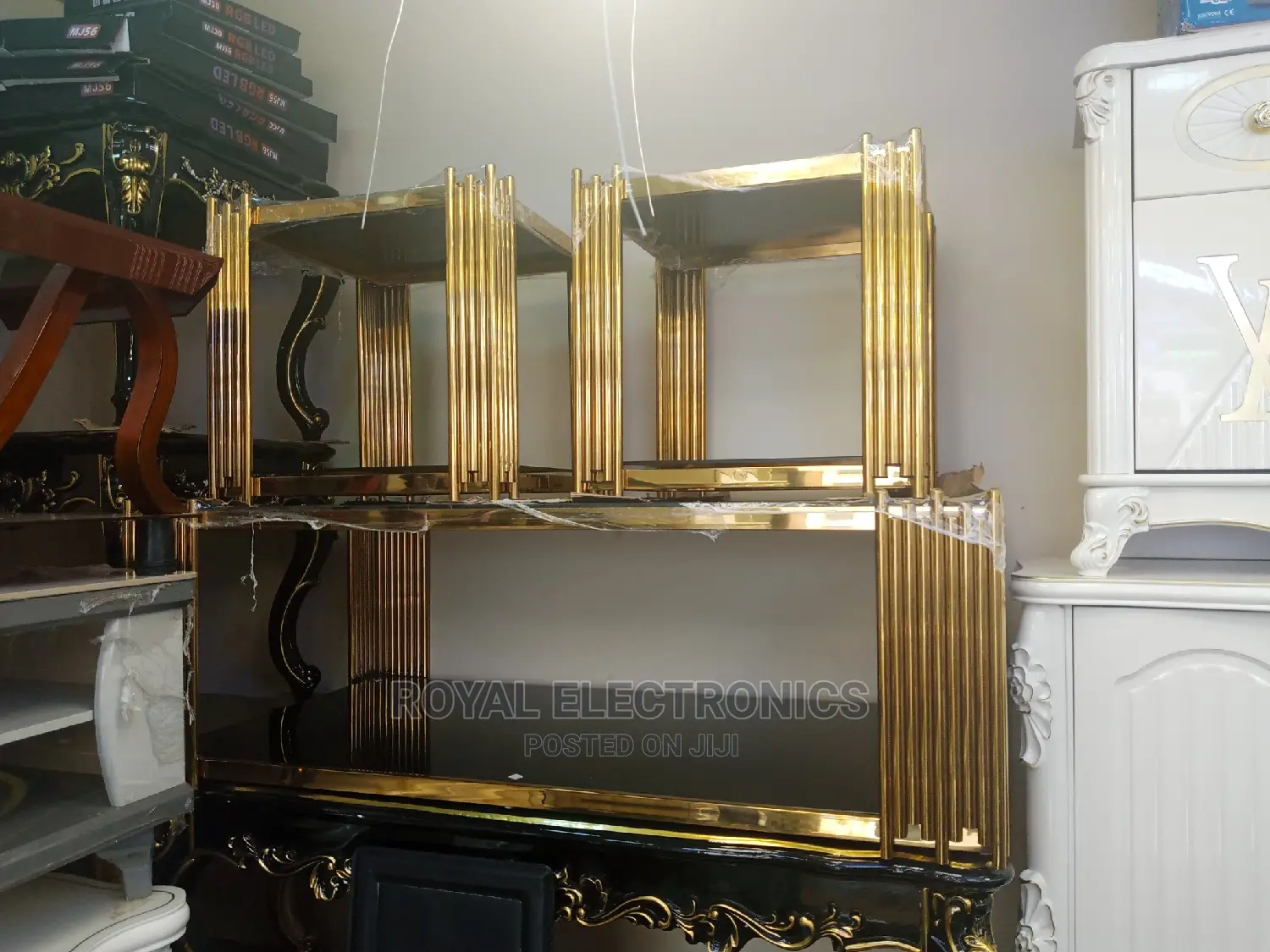 High Quality Golden Metal Center Table With 2 Side Stool