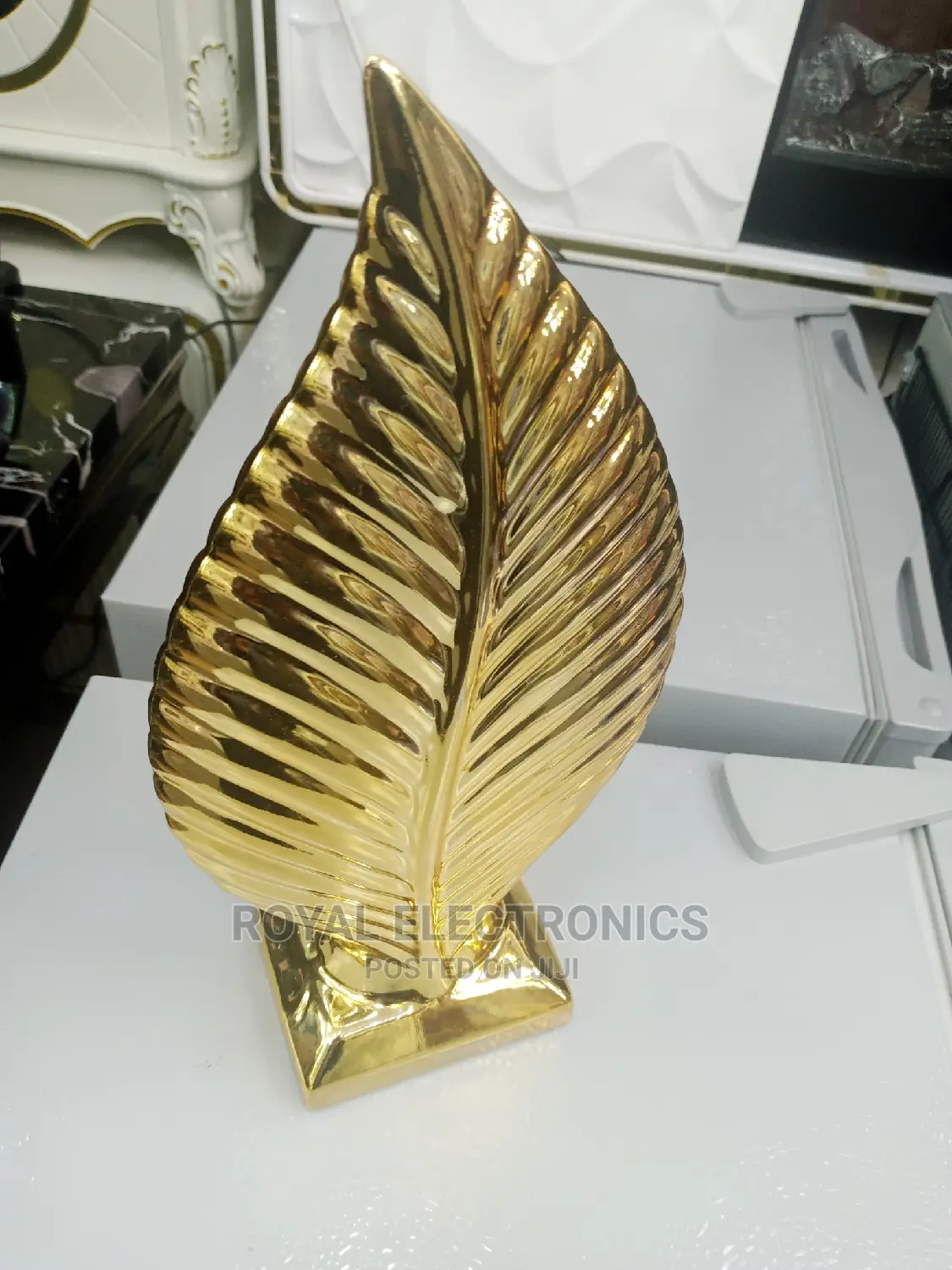 Great Quality Gold Decorated Statue