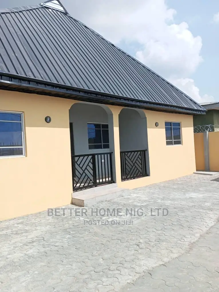 3bdrm Bungalow in Arowona Adegbeye, Ibadan for sale