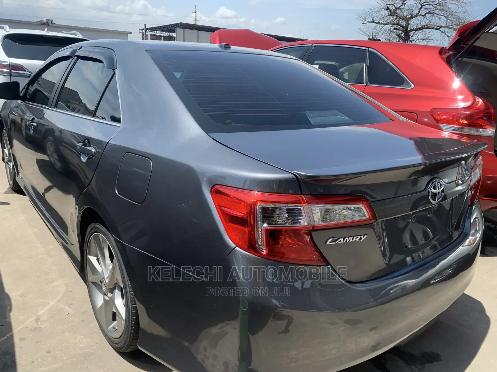 Toyota Camry SE 4dr Sedan (2.5L 4cyl 6A) 2012 Gray