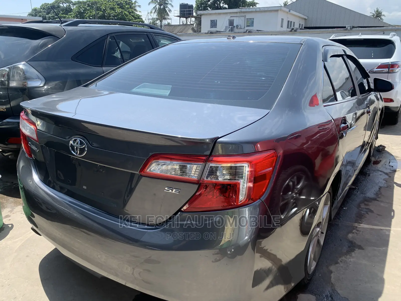 Toyota Camry SE 4dr Sedan (2.5L 4cyl 6A) 2012 Gray