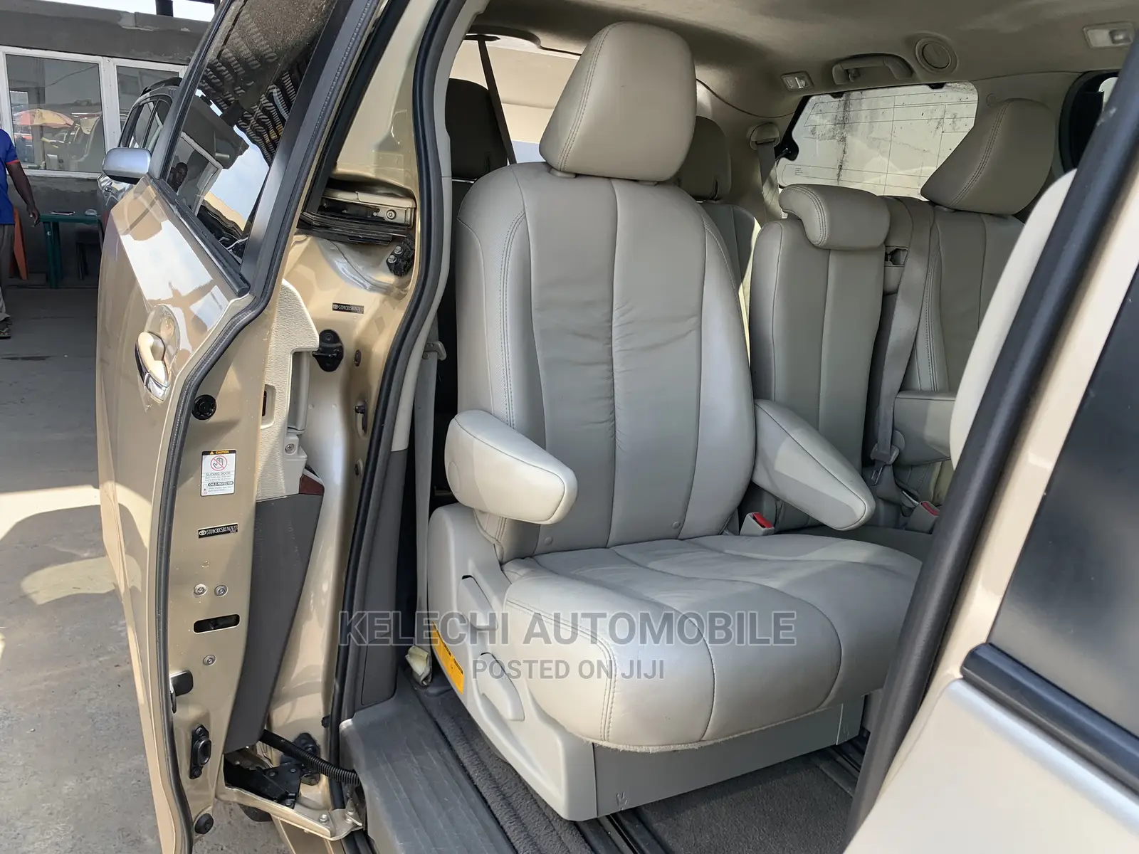 Toyota Sienna XLE 7 Passenger 2011 Gold