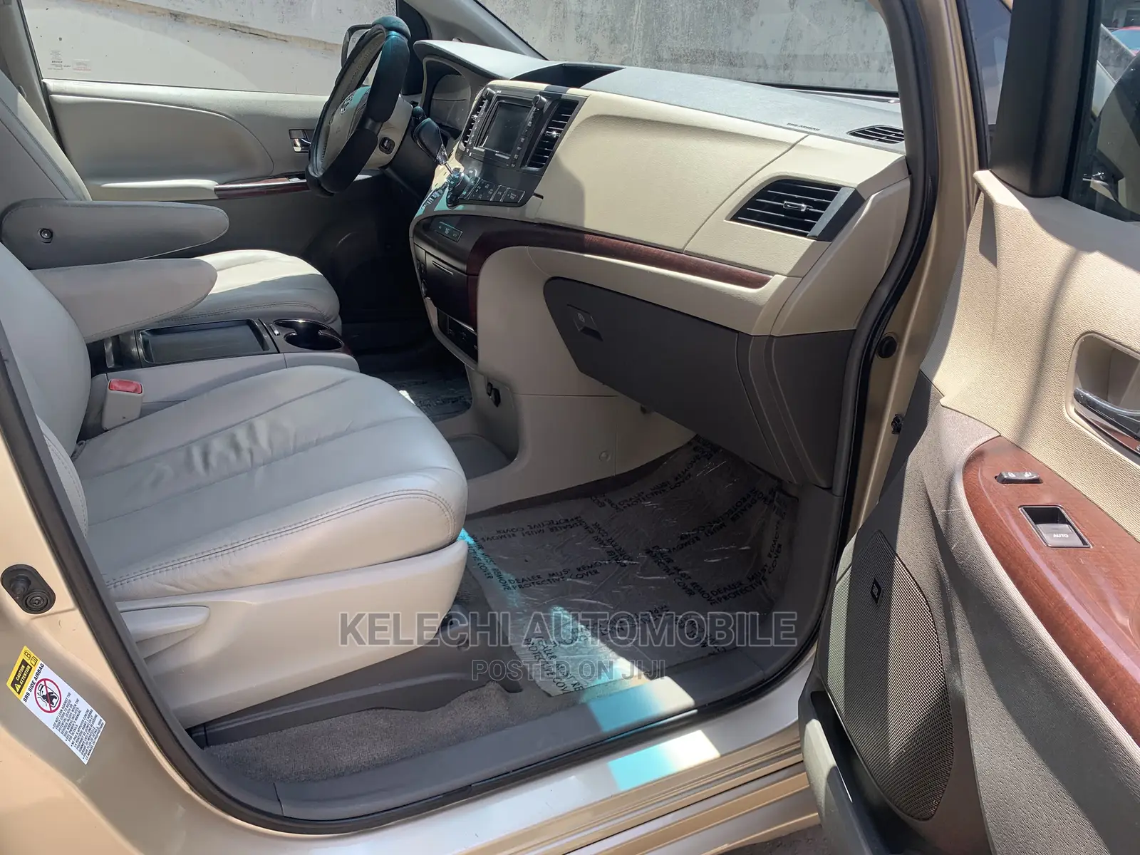 Toyota Sienna XLE 7 Passenger 2011 Gold