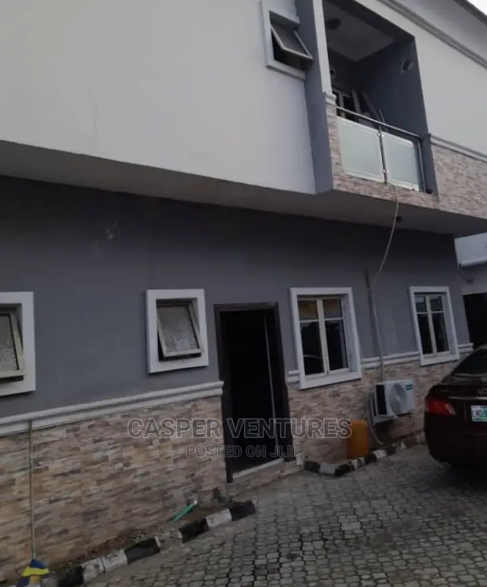 1bdrm Room & Parlour in Chevron for rent