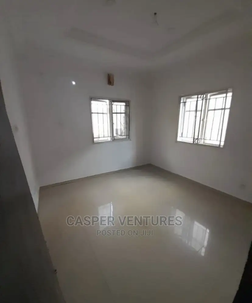 1bdrm Room & Parlour in Chevron for rent