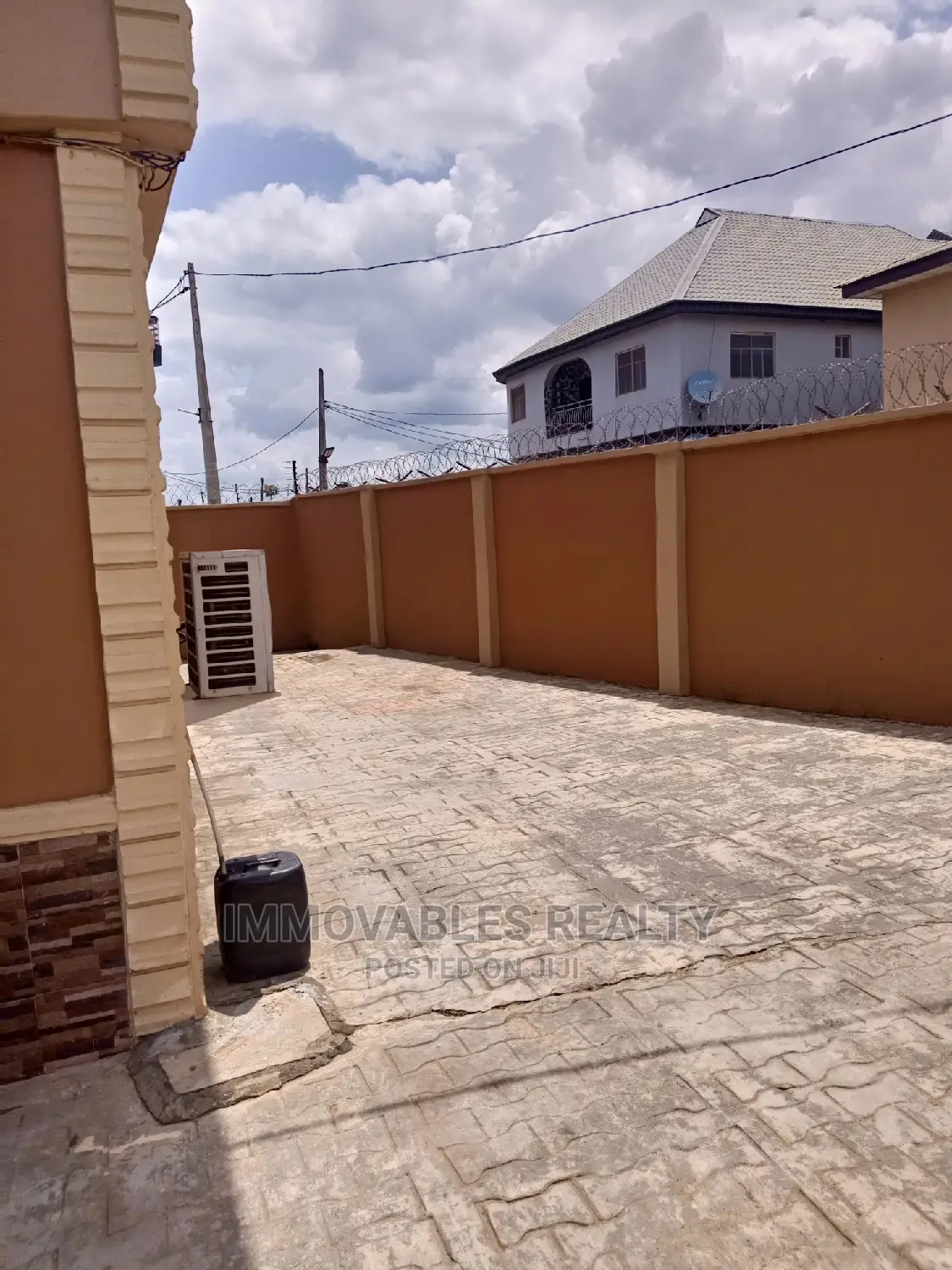 Furnished 10bdrm Block of Flats in Immovables Realty, Abeokuta North
