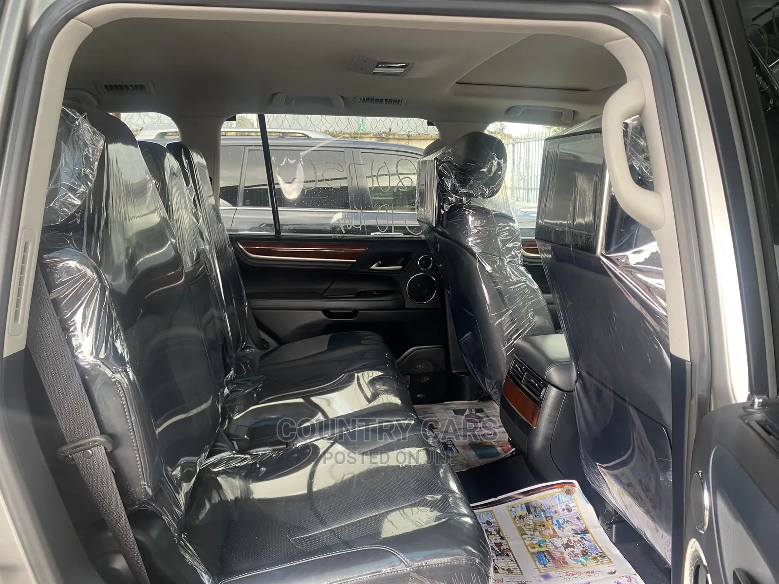 Lexus LX 570 AWD 2017 Gold