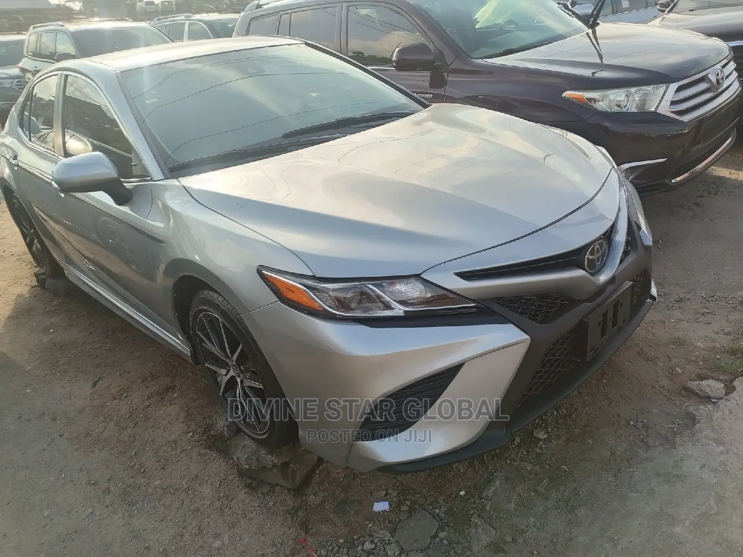 Toyota Camry XLE FWD 2020 Silver