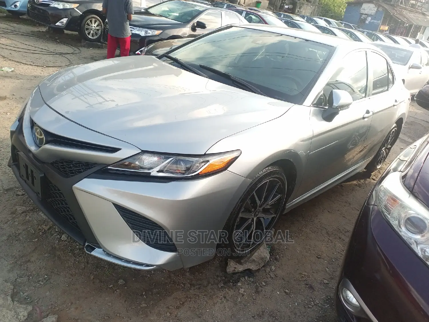 Toyota Camry XLE FWD 2020 Silver