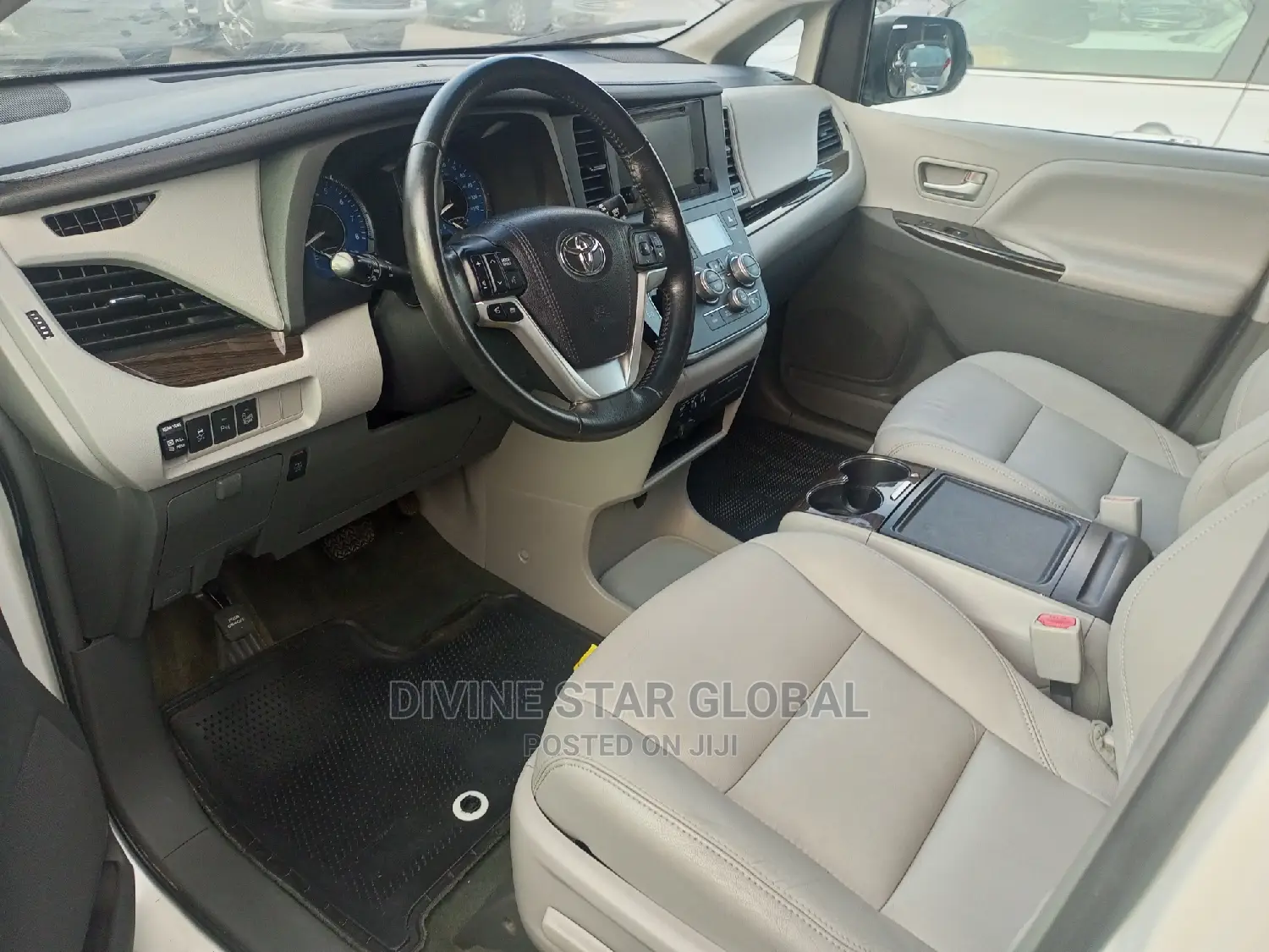 Toyota Sienna 2015 White