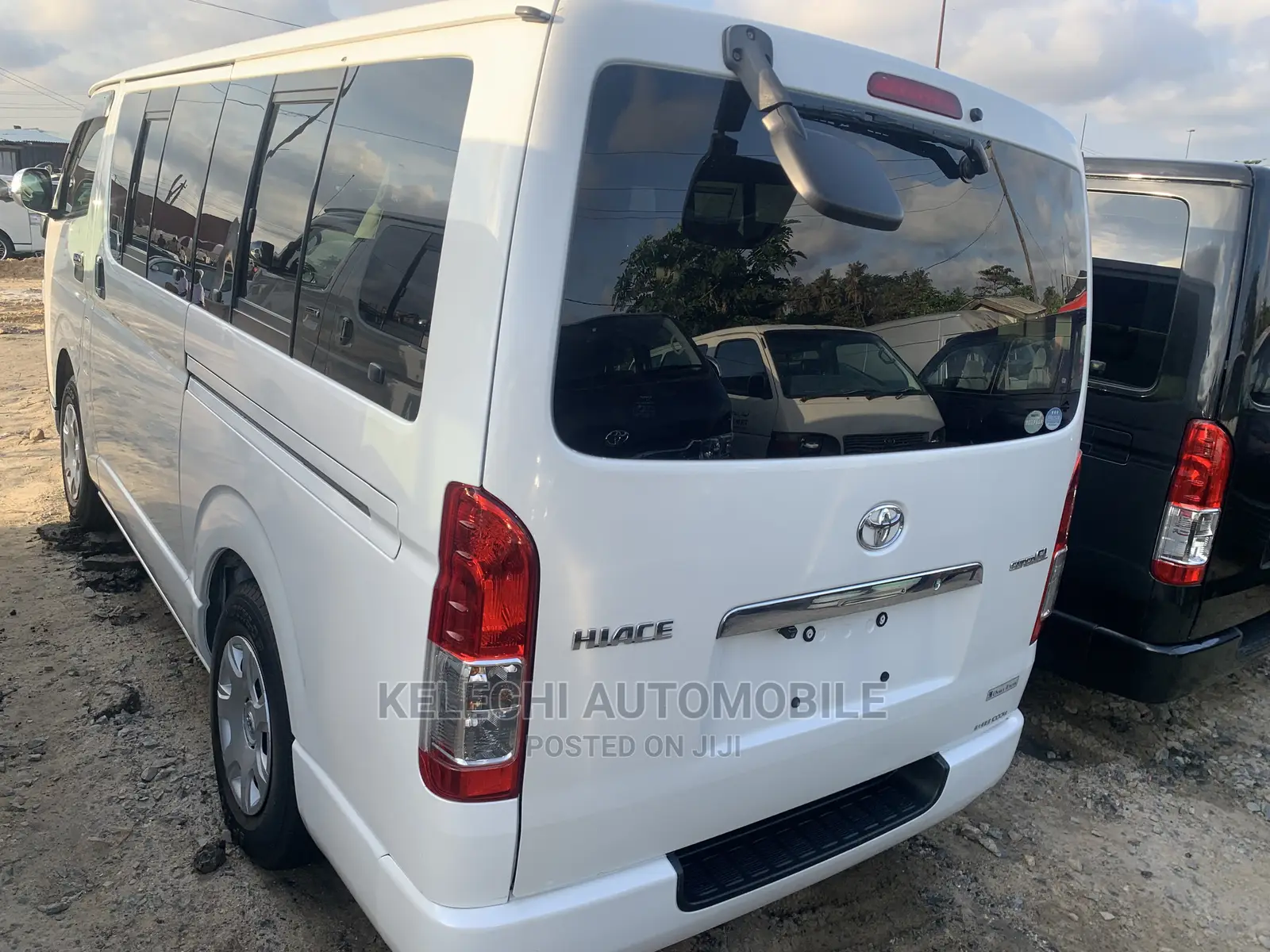 Toyota HiAce 2011 White