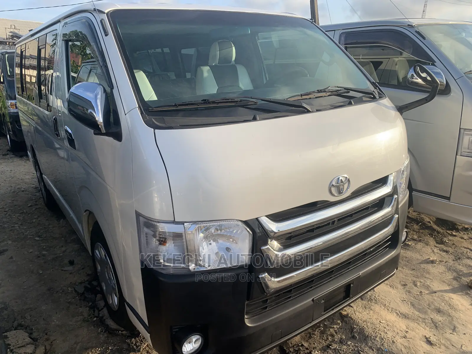 Toyota HiAce 2011 White