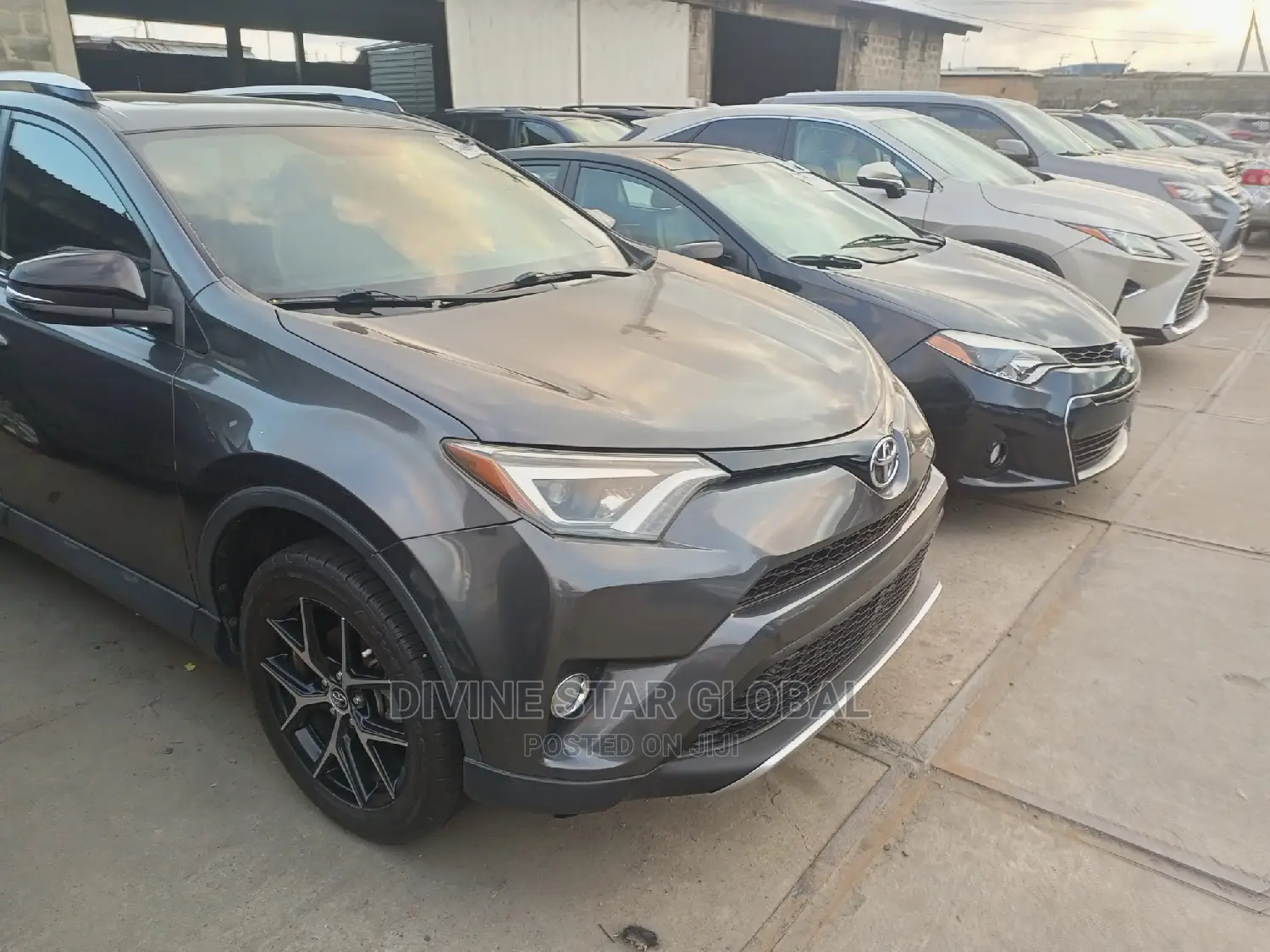 Toyota RAV4 SE AWD (2.5L 4cyl 6A) 2017 Gray