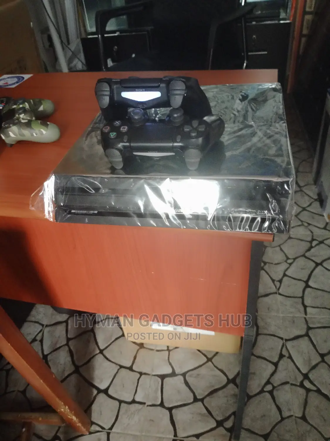 Super Neat UK Used Ps4 Pro With Original Accessories
