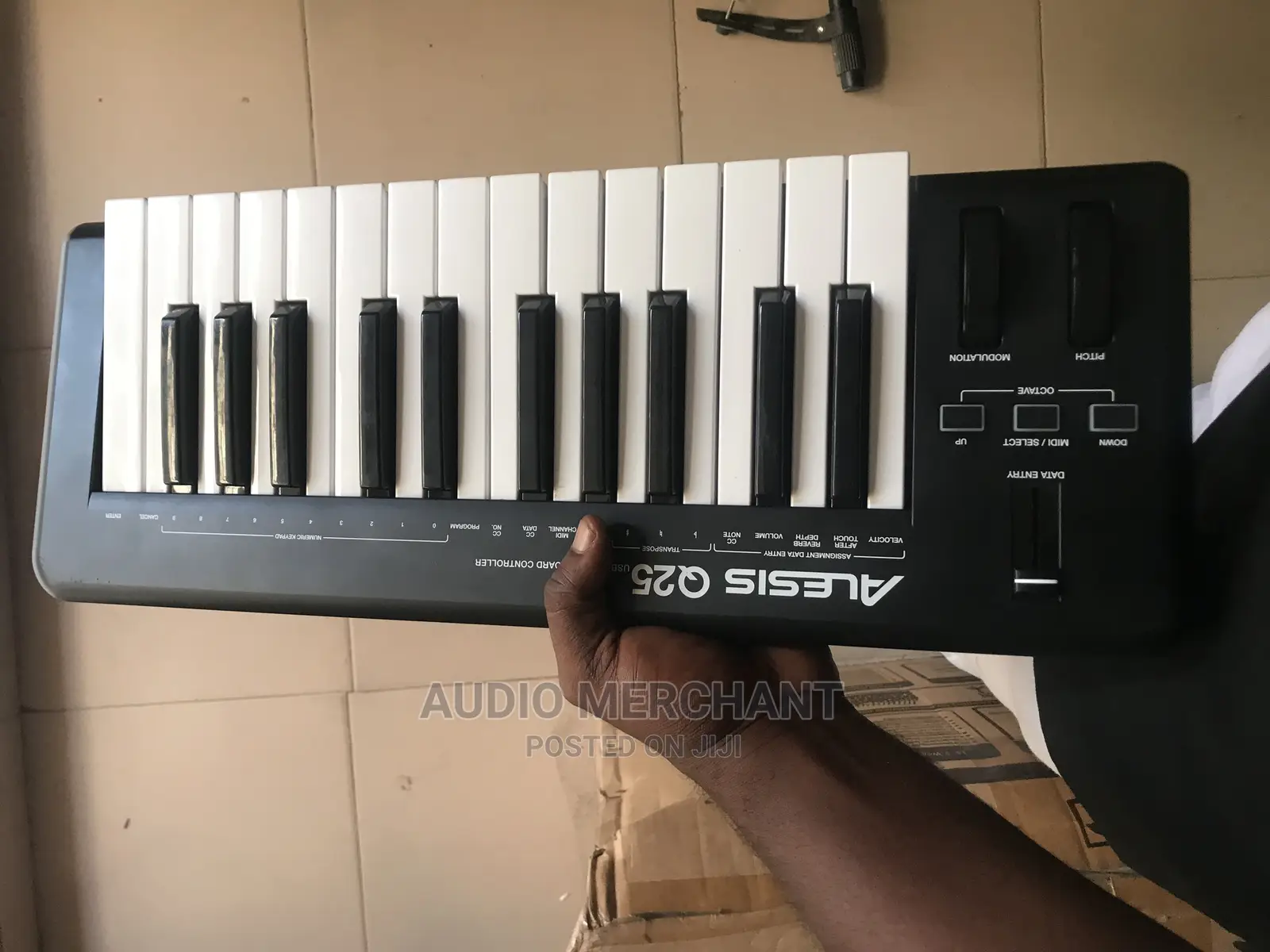 Alesis Q25 Midi Keyboard