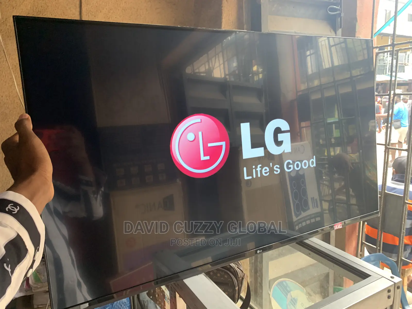 Clean Lg 49 Inches Smart Frameless Tv