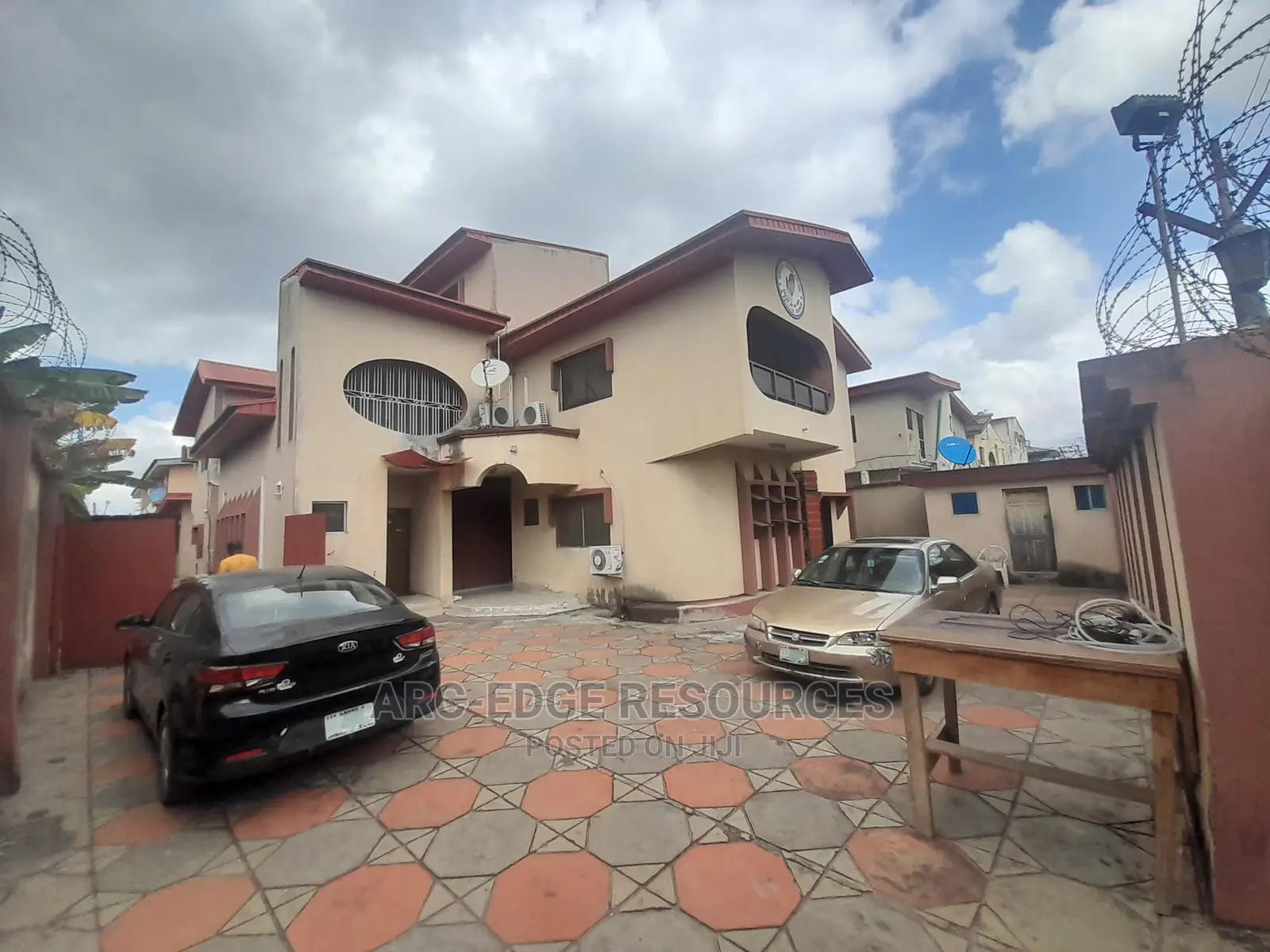 7bdrm Duplex in Ago Palace for sale