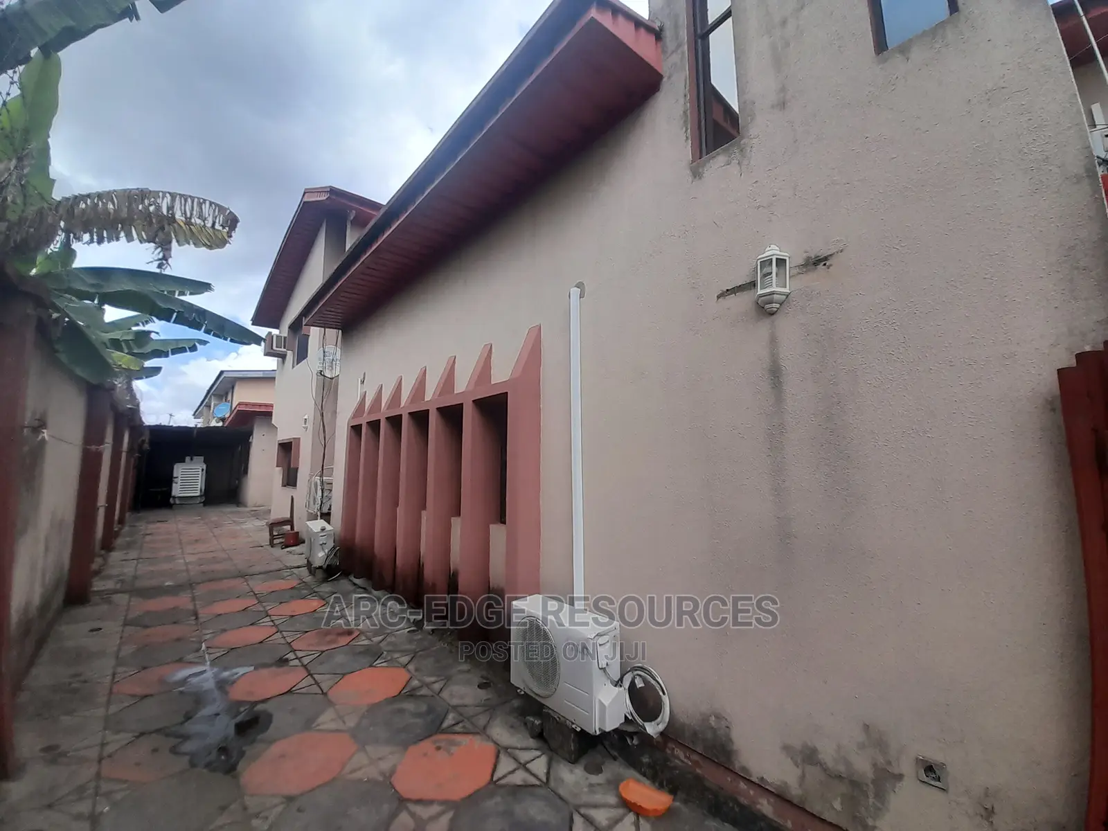 7bdrm Duplex in Ago Palace for sale