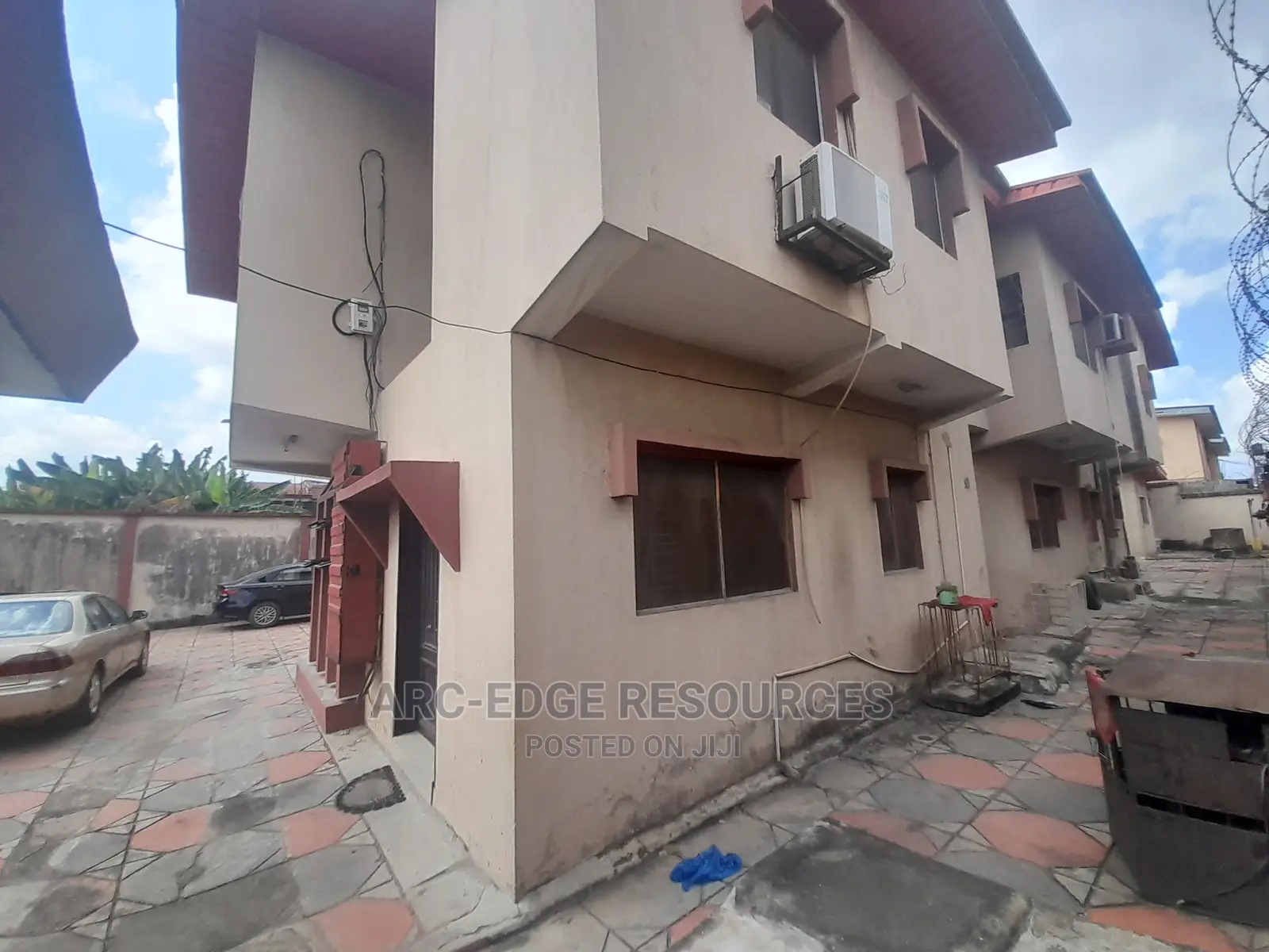 7bdrm Duplex in Ago Palace for sale