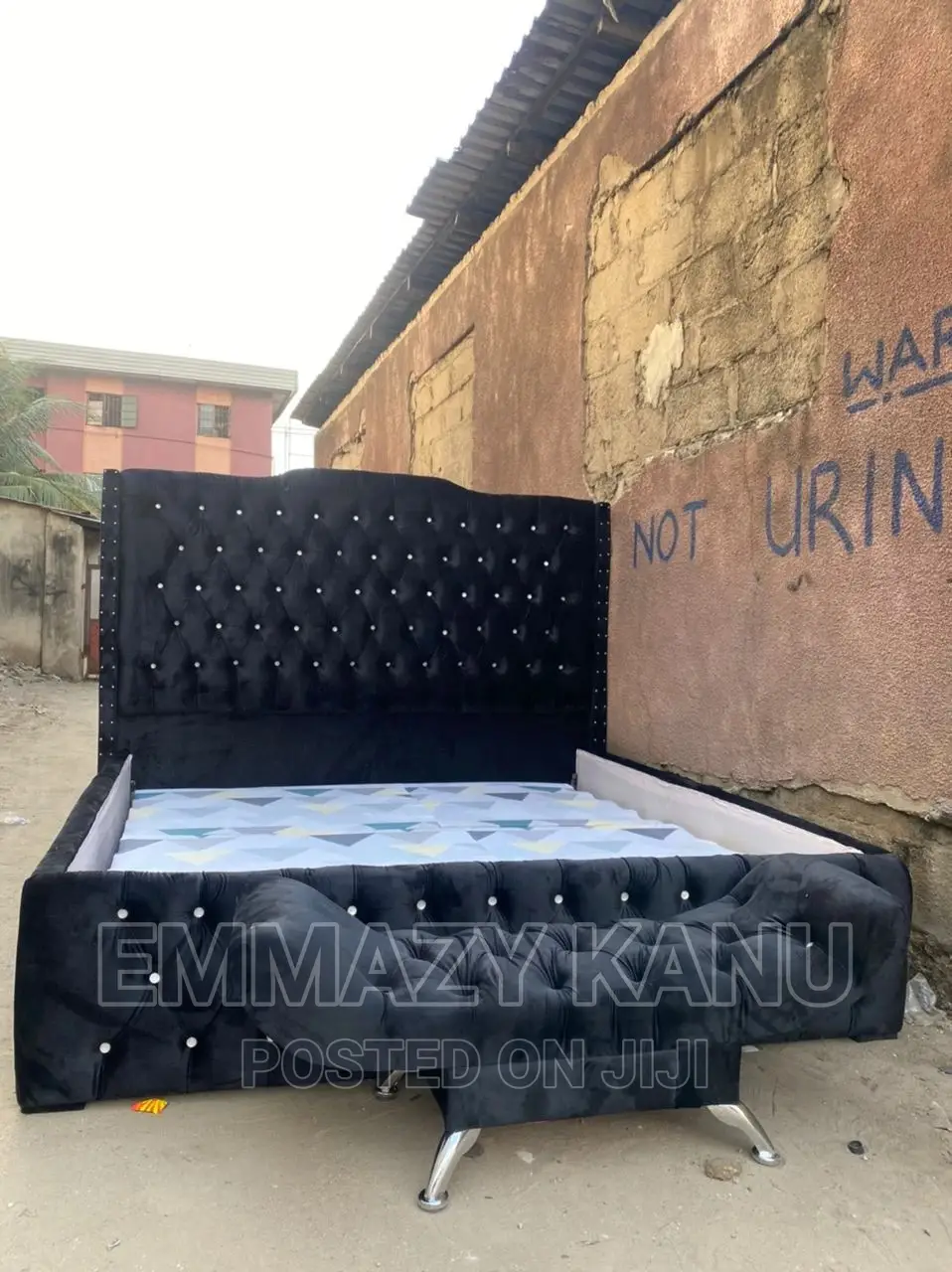 Upshotery Bedframe