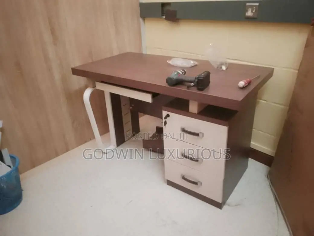 4 Feet Office Table