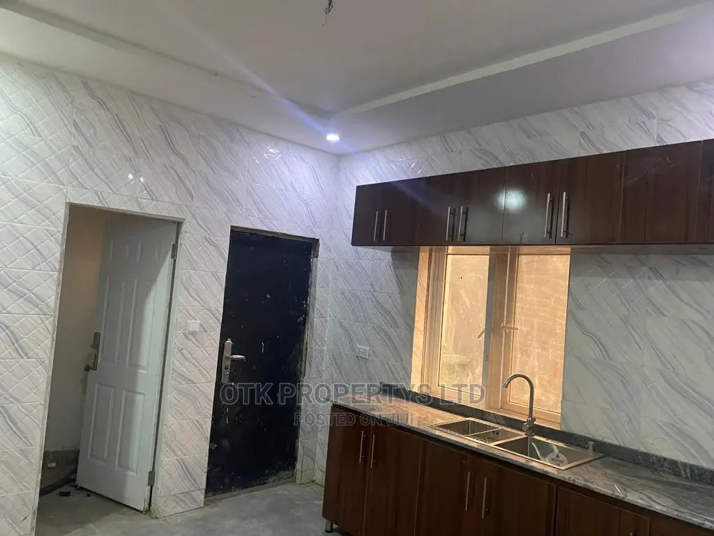Furnished 3bdrm Block of Flats in Jahi for sale