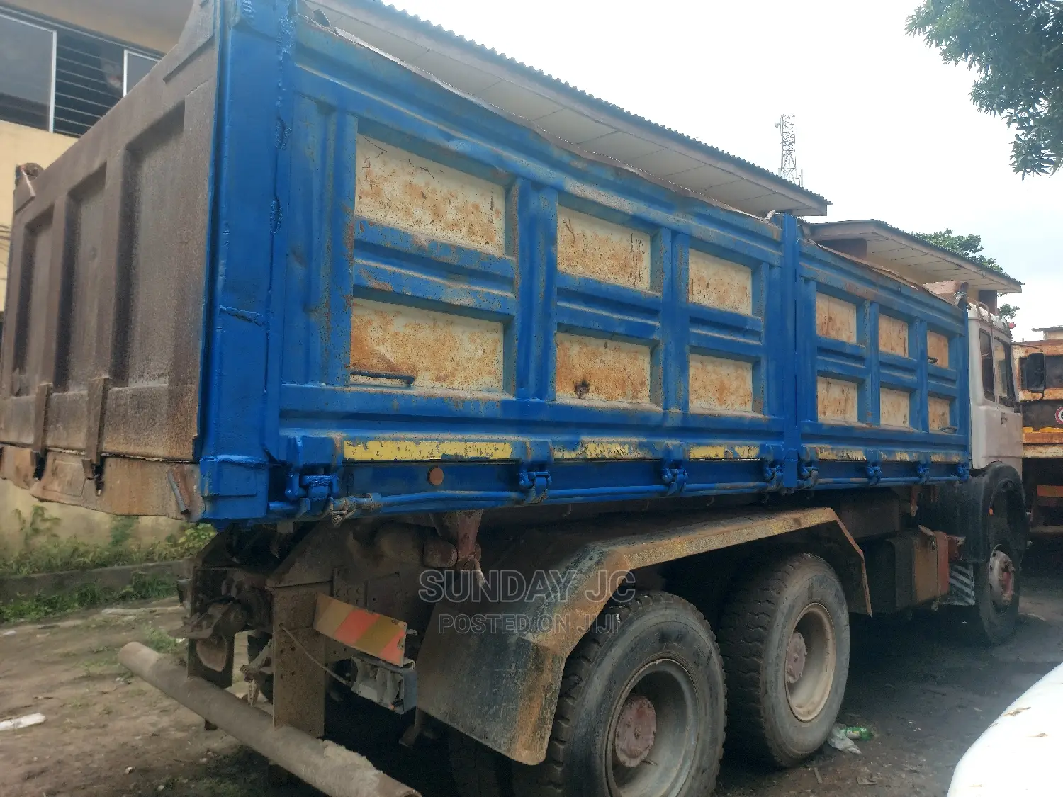 New Arrival 330 36 IVECO Ten Tyres Dump Truck 30tons Capacit