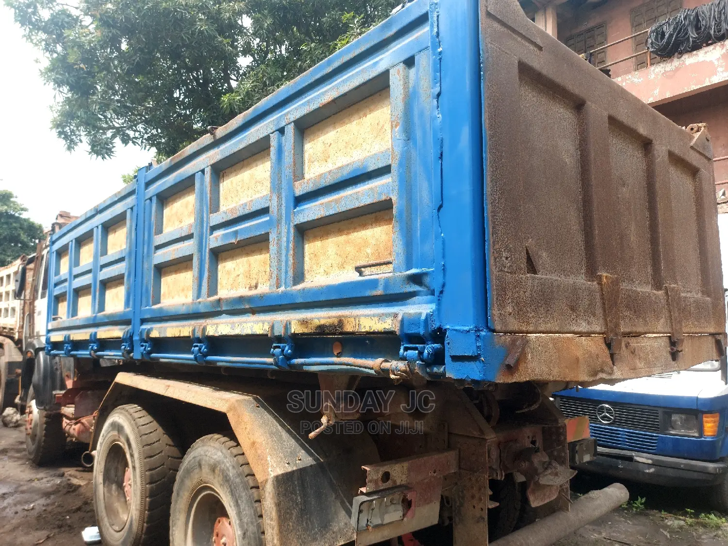 New Arrival 330 36 IVECO Ten Tyres Dump Truck 30tons Capacit