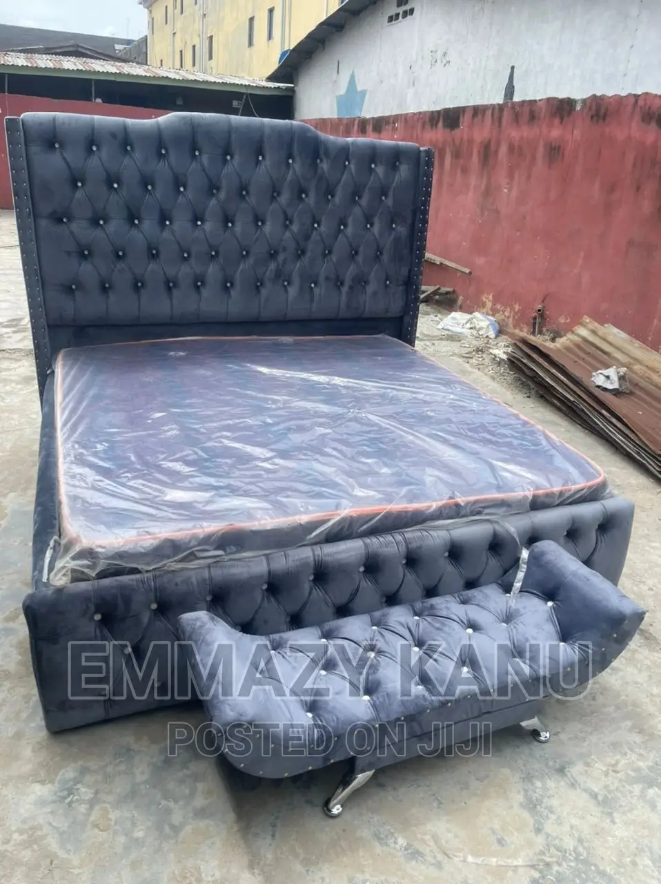 Upshotery Bedframe
