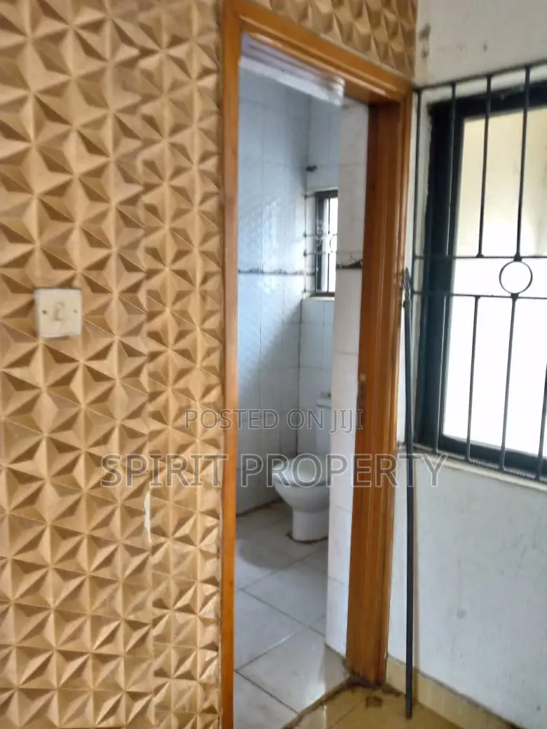 3bdrm Apartment in Magodo for rent