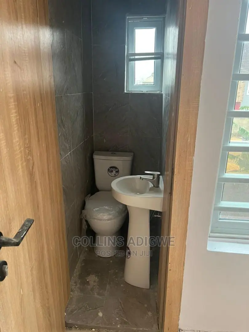 1bdrm Apartment in Lekki Scheme 2 for sale
