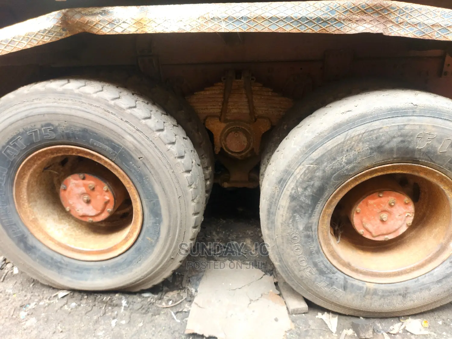 Tokunbo 30tons IVECO 330 36 Ten Tyres Dump Truck Superb Engi