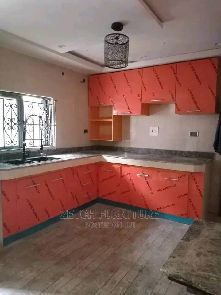 Standard HDF High Gloss Fitted Kitchen Cabinets