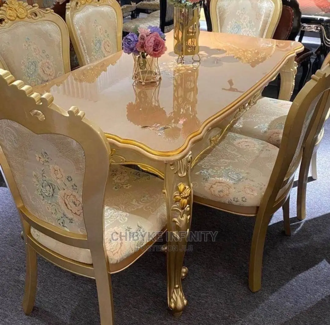 Wooden Top Royal Dinning Table With Sis Sitter Chairs