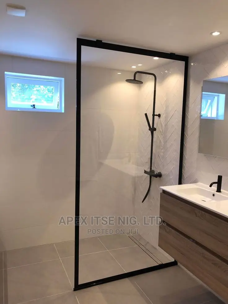 Black Framed Glass Demarcation for Bathroom