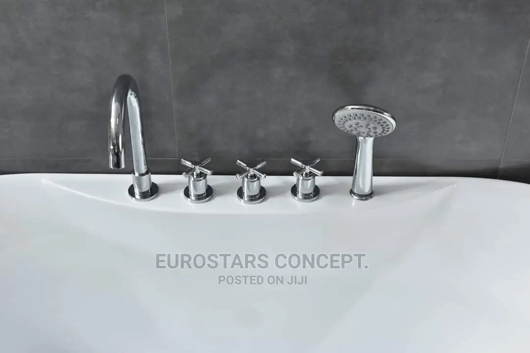 Quality Bath Tub With Brass Tap