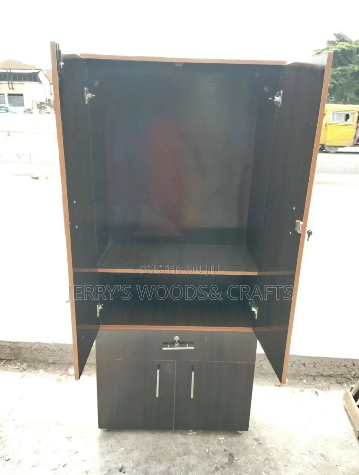 32 Inches Wardrobe