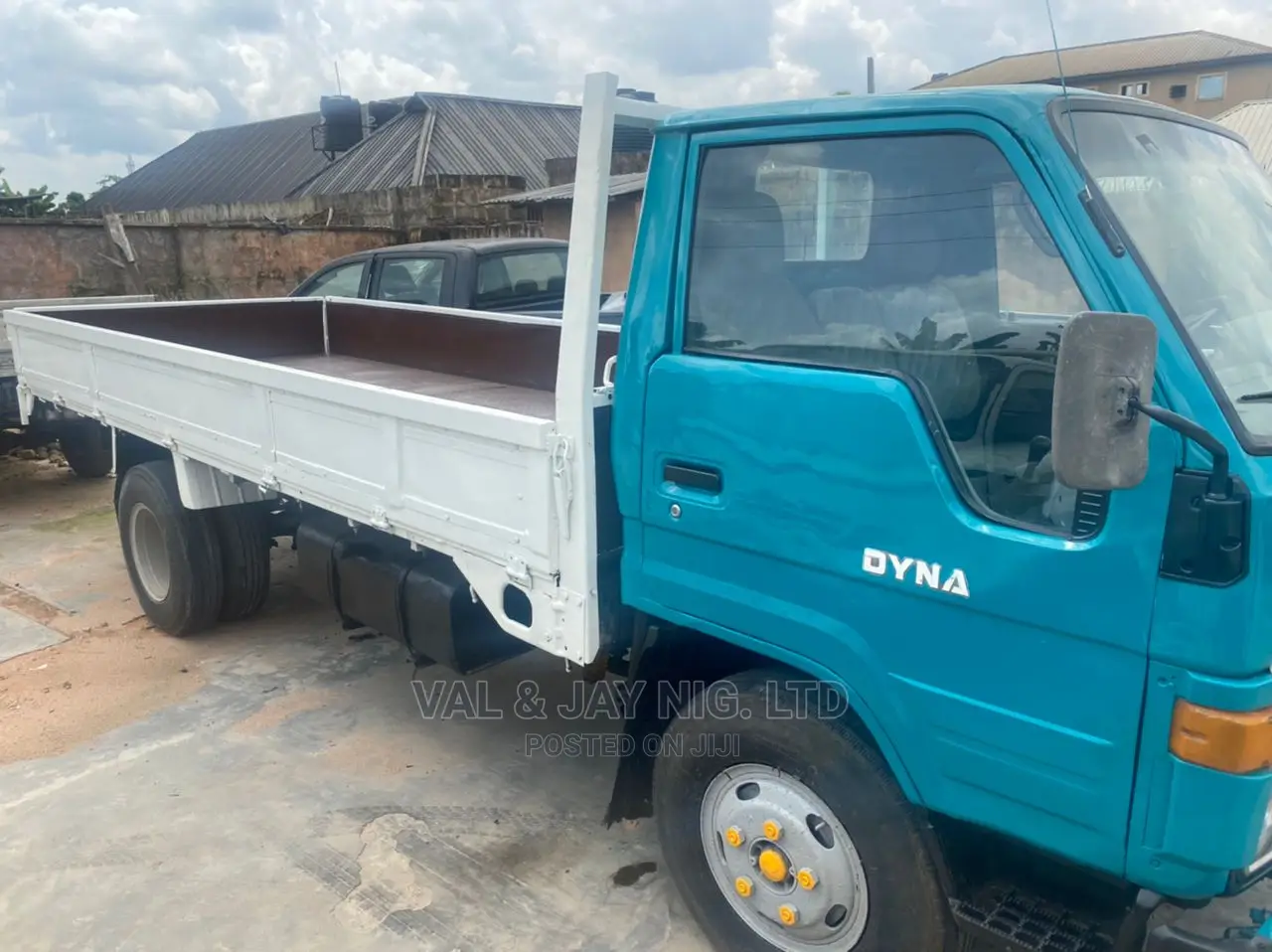 Toyota Dyna 150 (6 Tyres) - Japanese Fuel Engine - Blue