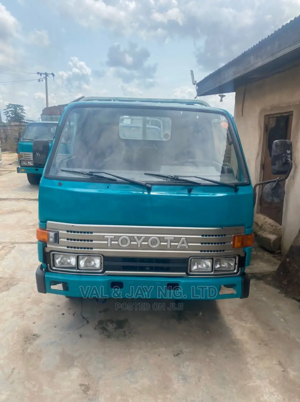 Toyota Dyna 150 (6 Tyres) - Japanese Fuel Engine - Blue