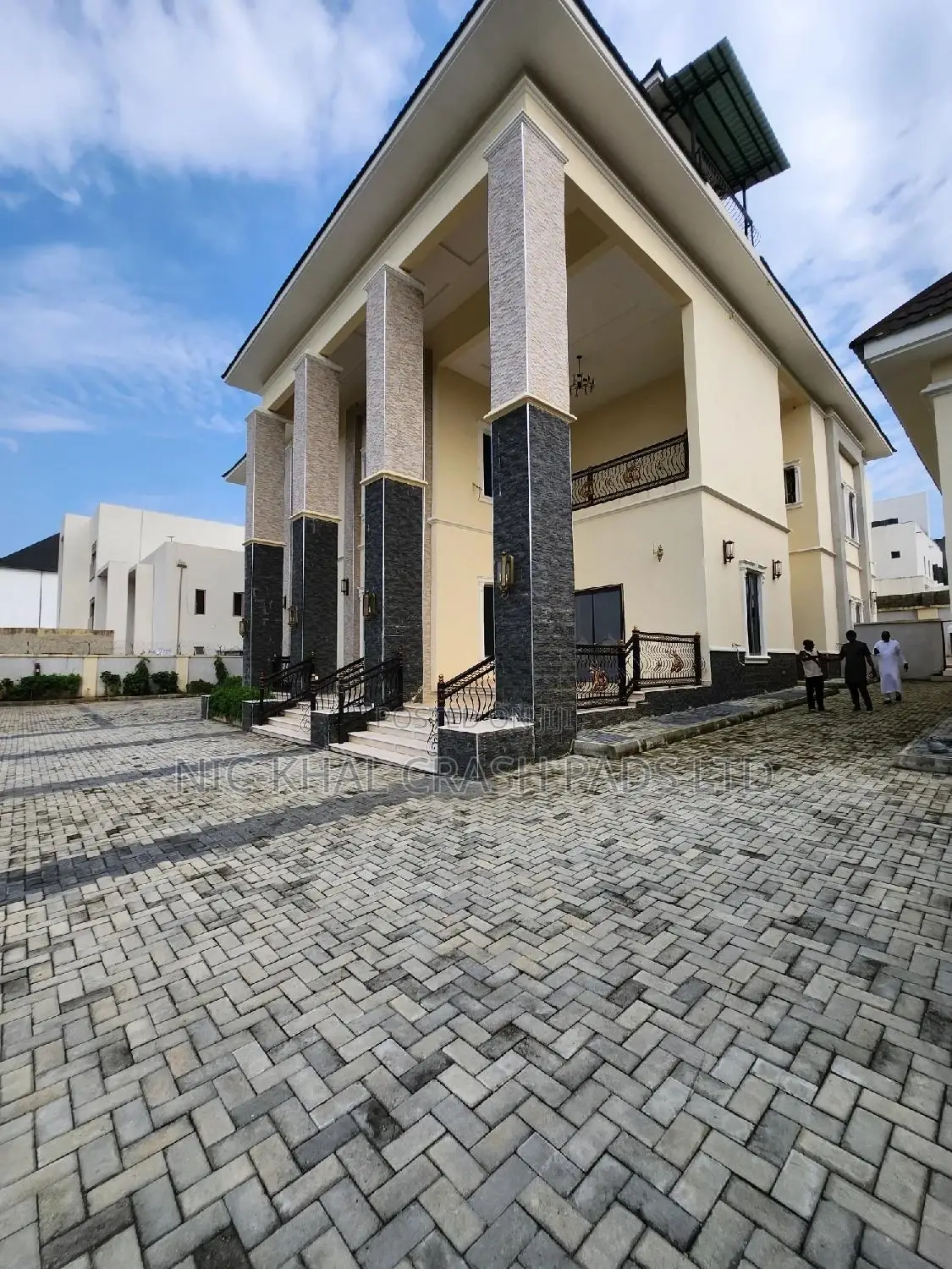 9bdrm Duplex in Asokoro for sale