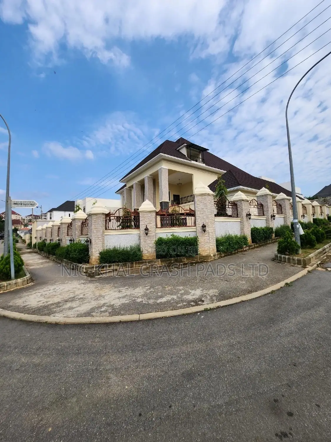 9bdrm Duplex in Asokoro for sale