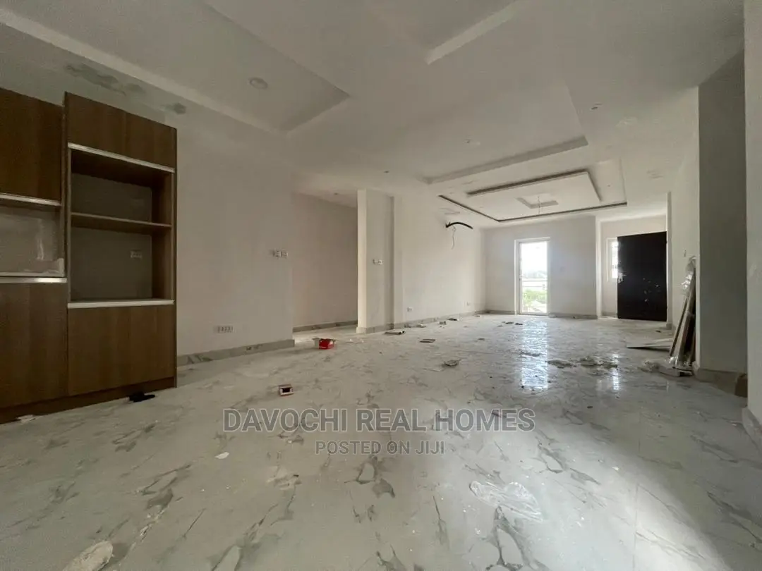2bdrm Apartment in Osapa London, Lekki for sale