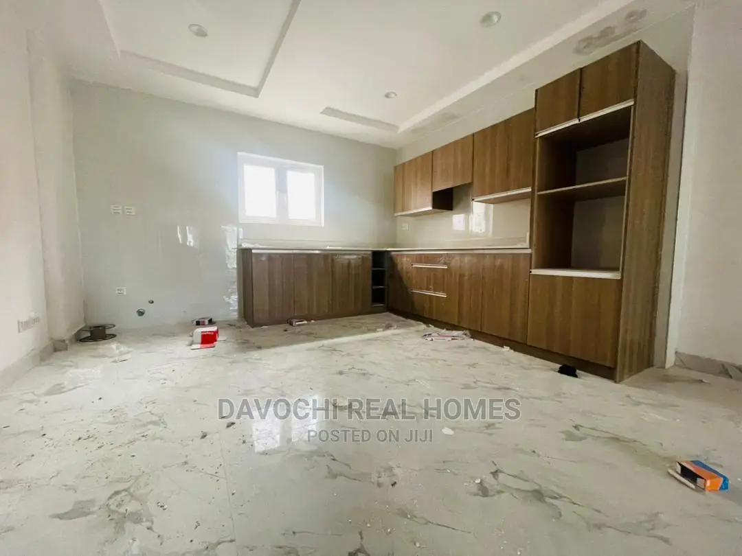 2bdrm Apartment in Osapa London, Lekki for sale